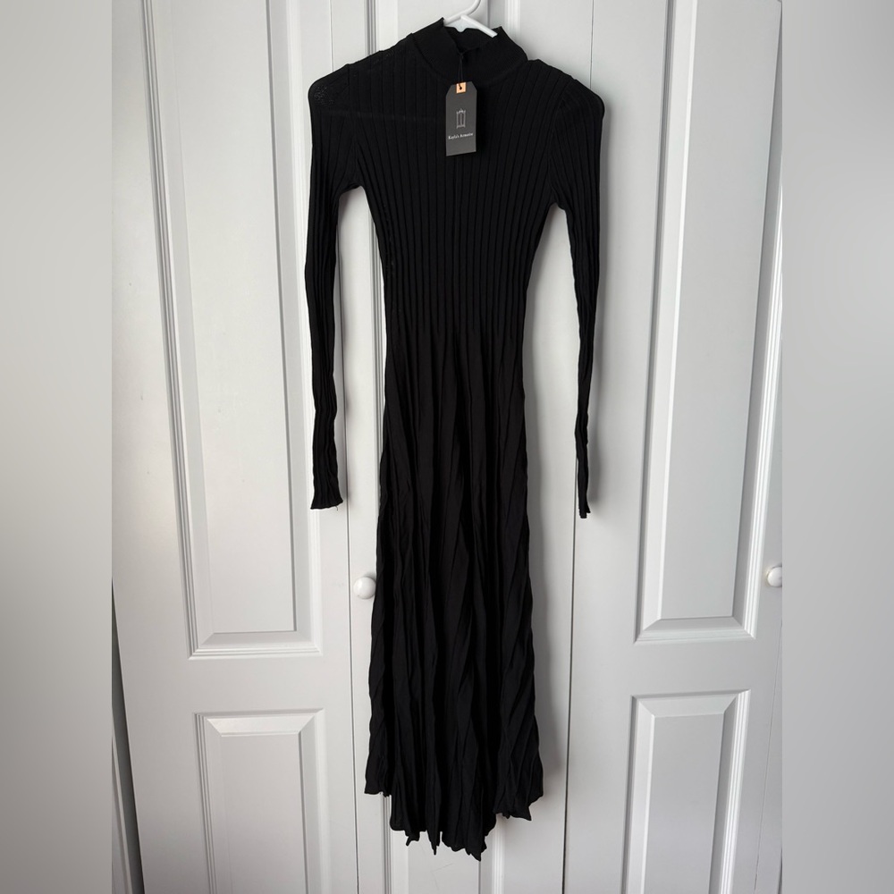 NWT Ribbed Long Sleeve Midi Dress - Black